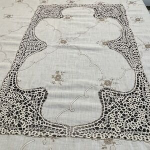 Vintage Linen Embroidered Crochet Tablecloth 6 Napkins Set Floral Scalloped Edge